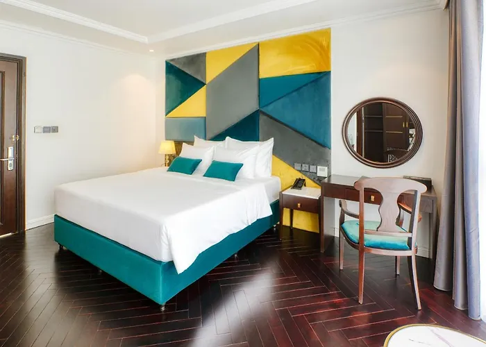 Khách sạn The Almin 4*