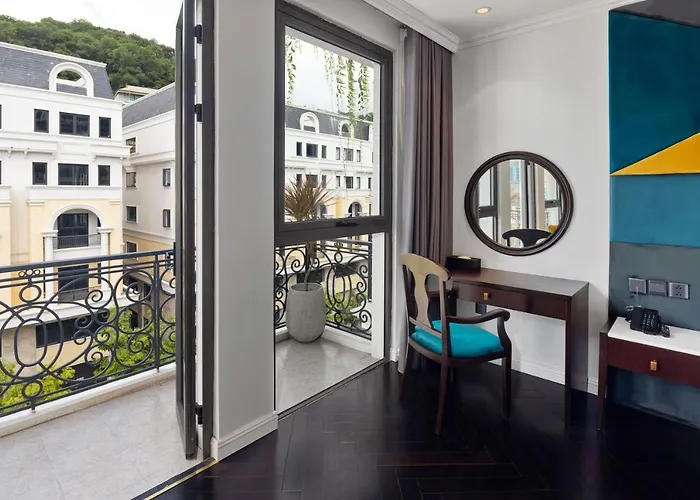 The Almin Khách sạn 4*