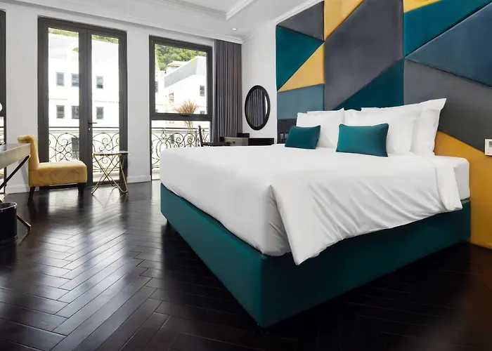 Khách sạn The Almin Hạ Long