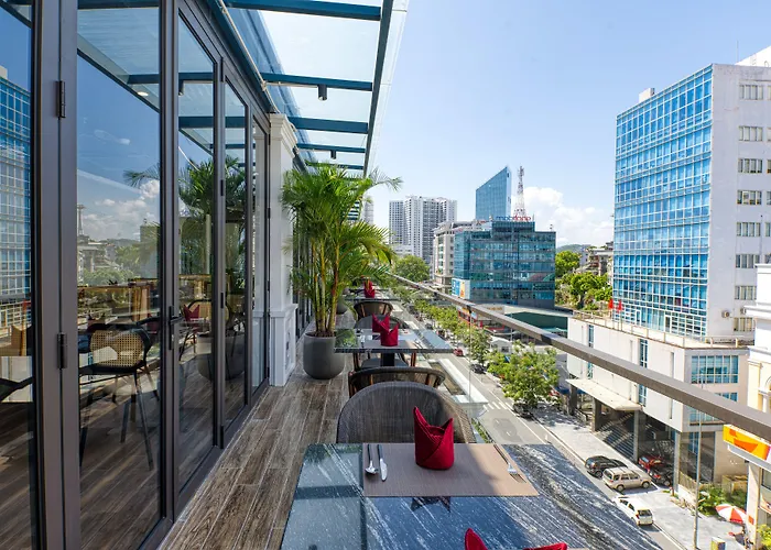 Khách sạn The Almin 4*