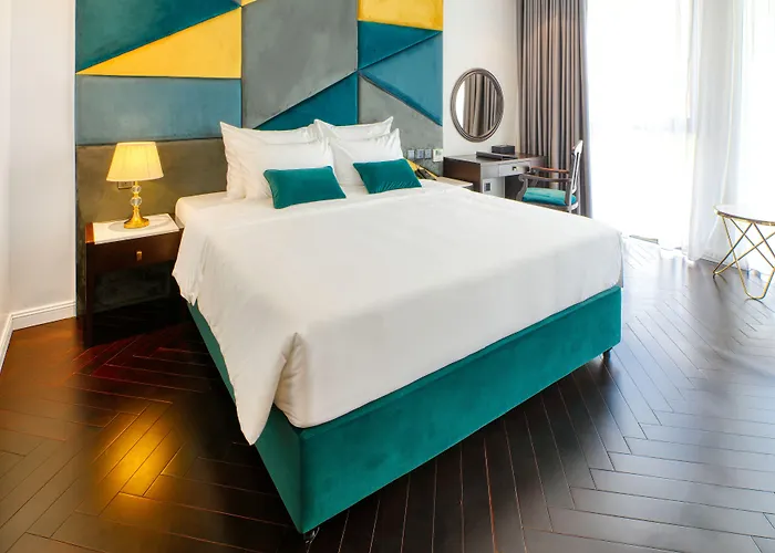 The Almin Khách sạn 4*